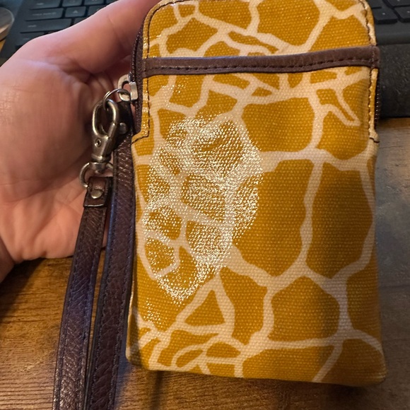 Fossil Key Per Giraffe Wristlet - Picture 3 of 6